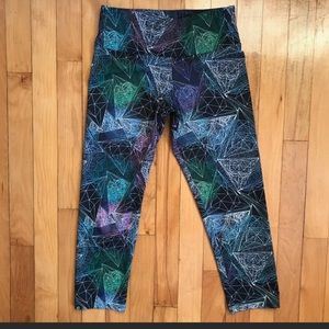 Onzie geometric print xs Capri leggings
